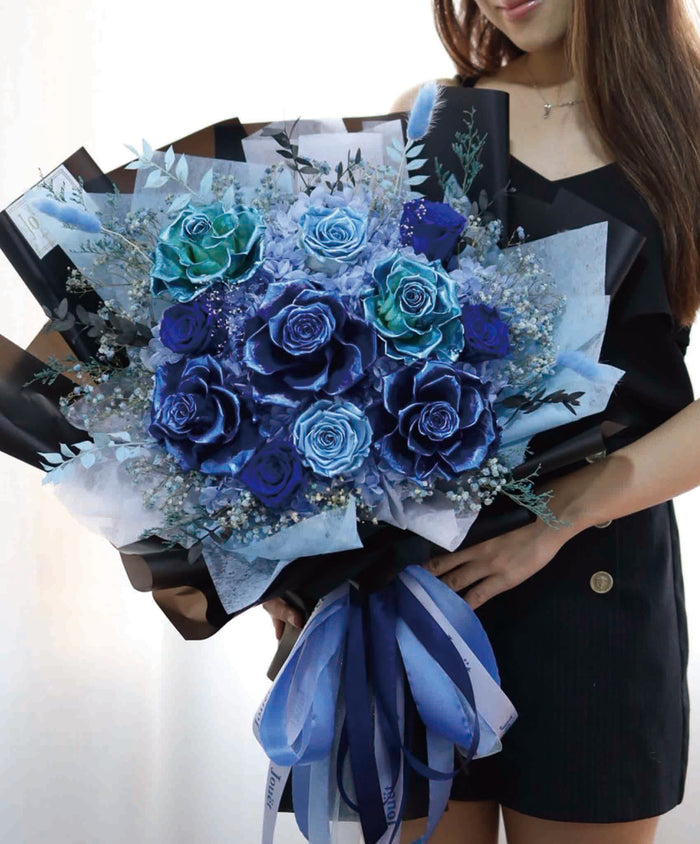 Blue Lagoon | 藍玫瑰滿天星永生花束