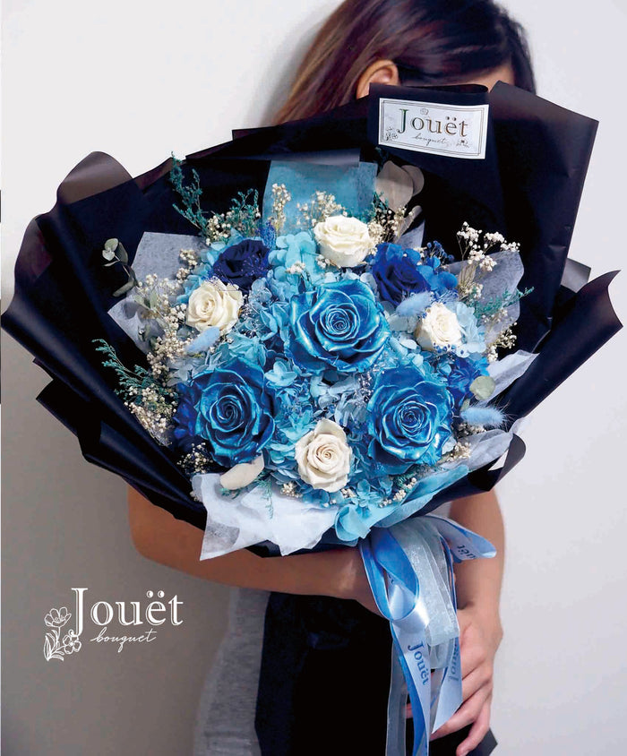 Blue Lagoon | 藍玫瑰滿天星永生花束